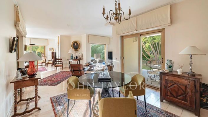 Image No.7-5 Bed House for sale