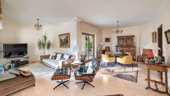 Image No.8-5 Bed House for sale