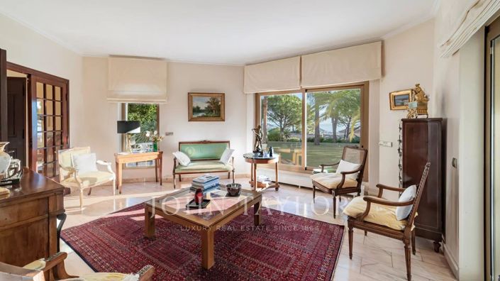 Image No.9-5 Bed House for sale