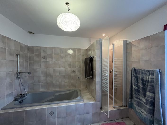 Image No.16-4 Bed House for sale