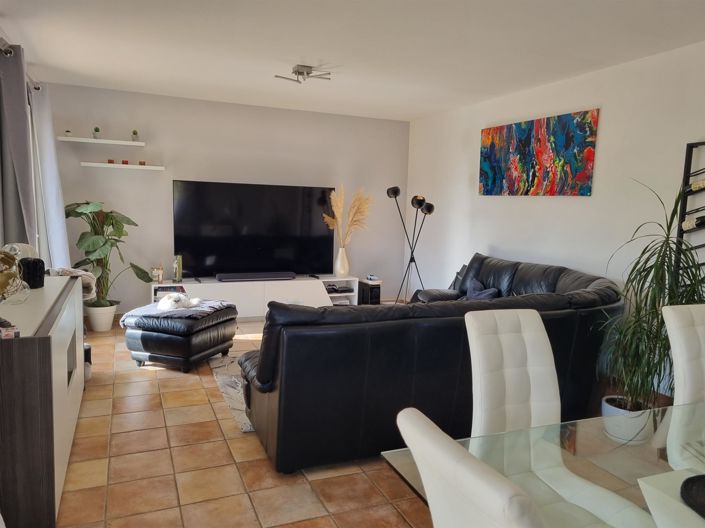 Image No.10-3 Bed House for sale