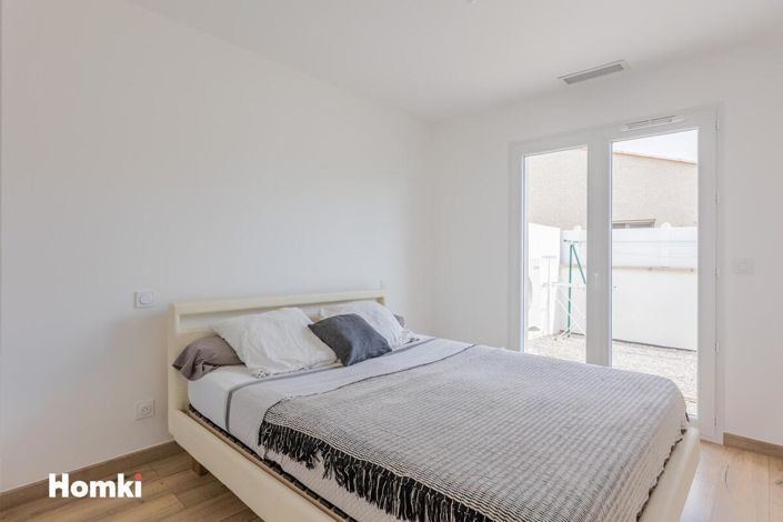 Image No.11-3 Bed House for sale