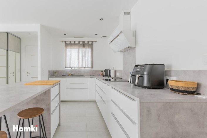 Image No.8-3 Bed House for sale