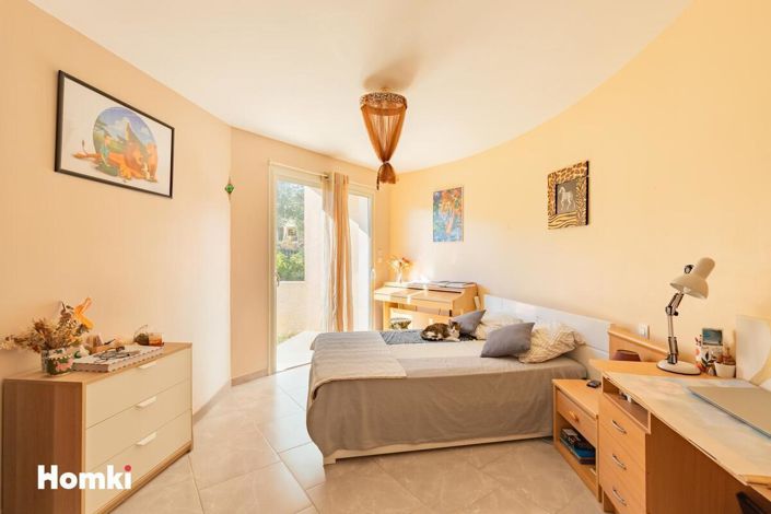 Image No.11-6 Bed House for sale