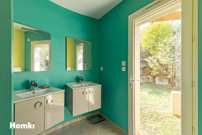 Image No.20-6 Bed House for sale