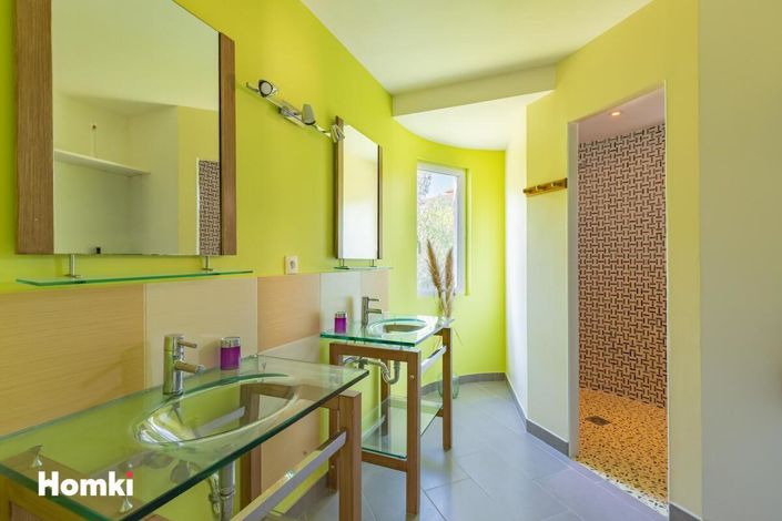 Image No.9-6 Bed House for sale