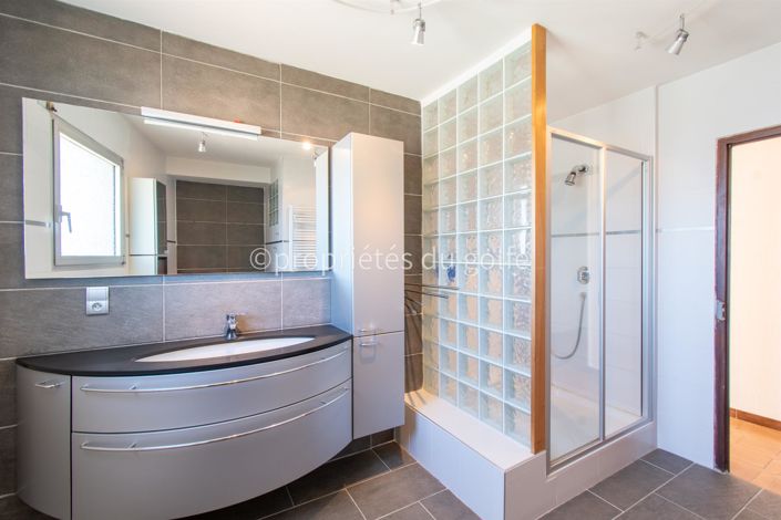 Image No.16-6 Bed House for sale