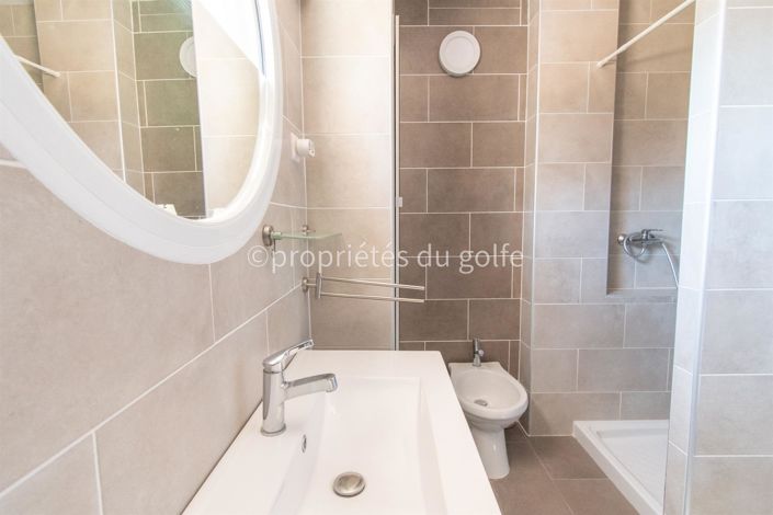 Image No.17-6 Bed House for sale