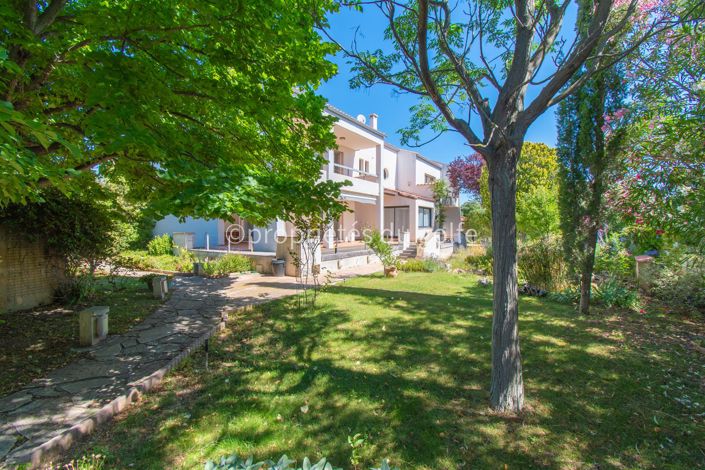 Image No.2-6 Bed House for sale