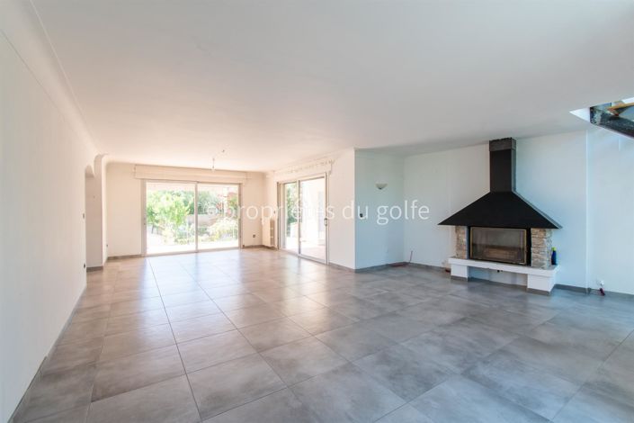 Image No.6-6 Bed House for sale