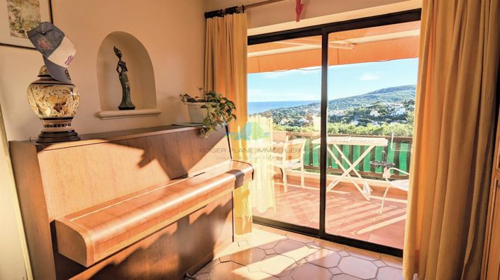 Image No.10-5 Bed House for sale