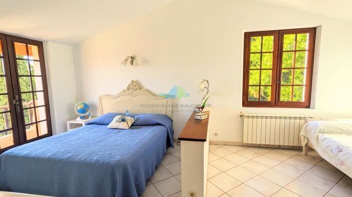 Image No.11-5 Bed House for sale