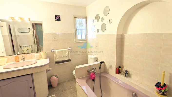 Image No.12-5 Bed House for sale