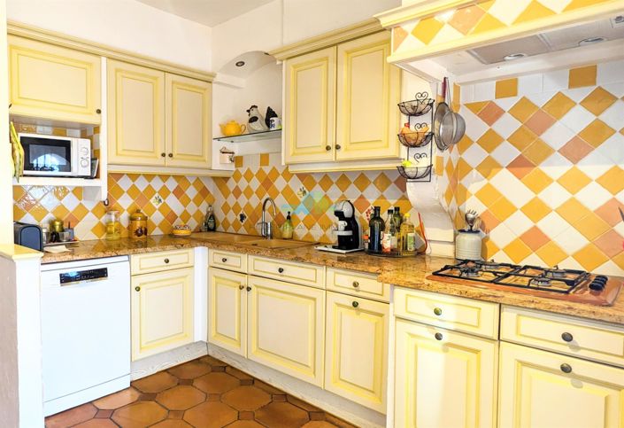 Image No.6-5 Bed House for sale