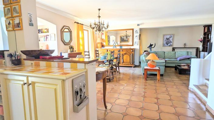 Image No.7-5 Bed House for sale