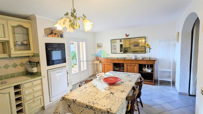 Image No.9-5 Bed House for sale