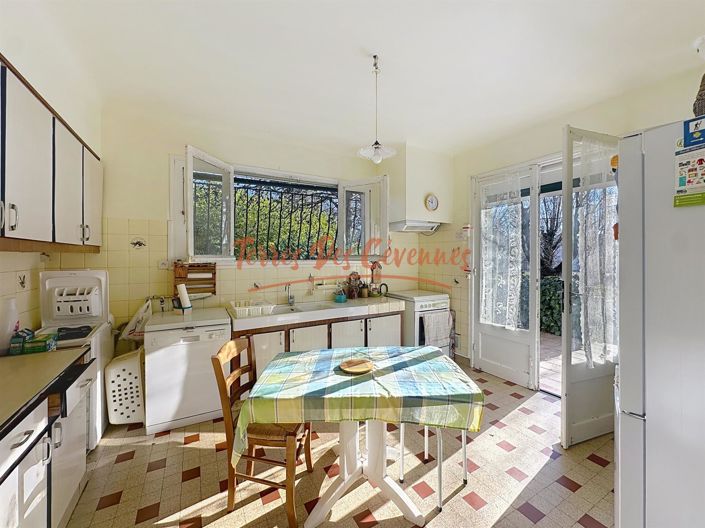 Image No.10-3 Bed House for sale