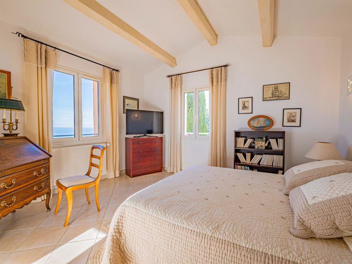 Image No.11-5 Bed House for sale