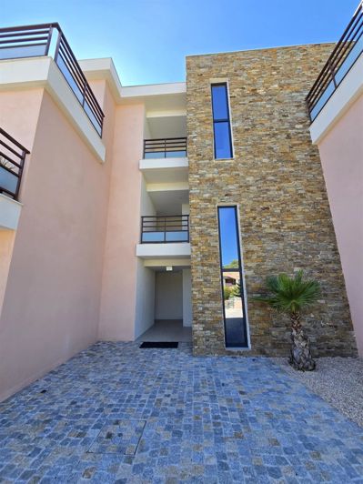 Image No.19-3 Bed Apartment for sale