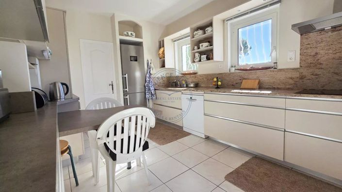 Image No.10-4 Bed House for sale