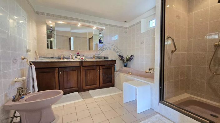 Image No.15-4 Bed House for sale