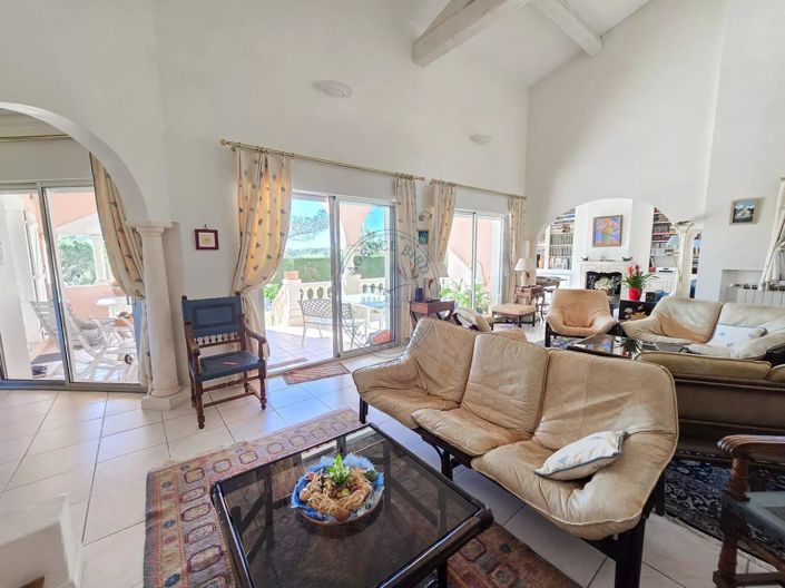 Image No.6-4 Bed House for sale