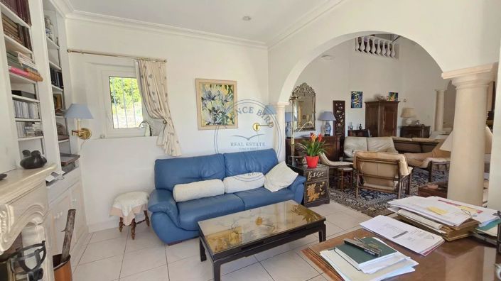 Image No.8-4 Bed House for sale