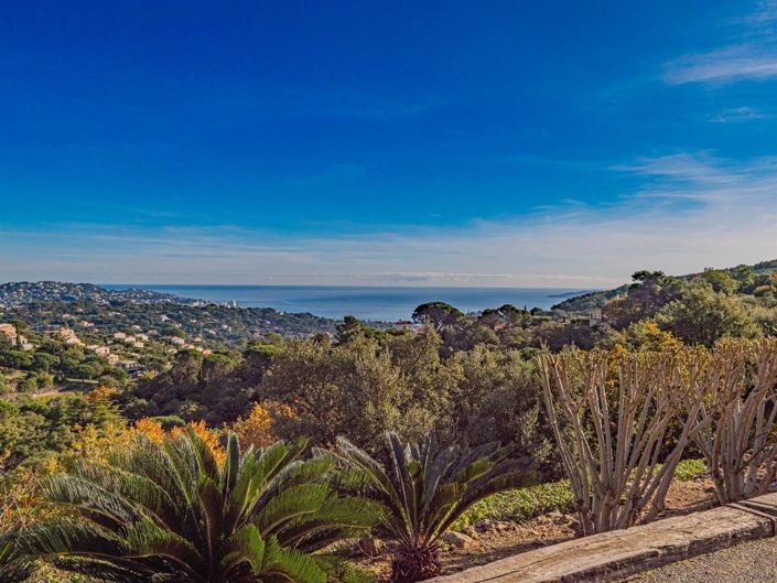 Image No.3-5 Bed House for sale