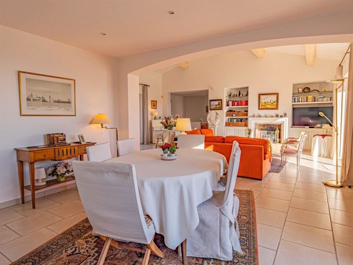 Image No.5-5 Bed House for sale
