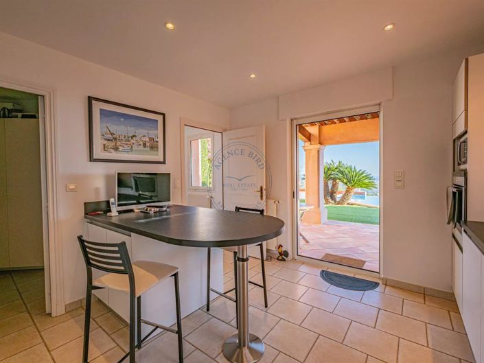 Image No.6-5 Bed House for sale