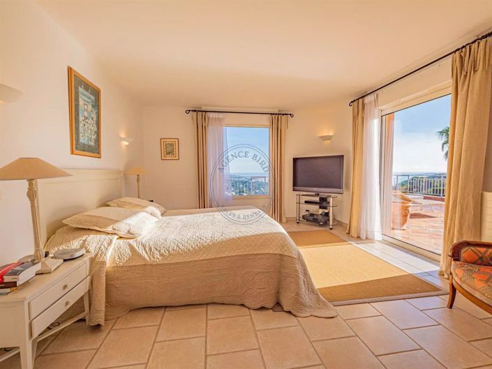 Image No.7-5 Bed House for sale