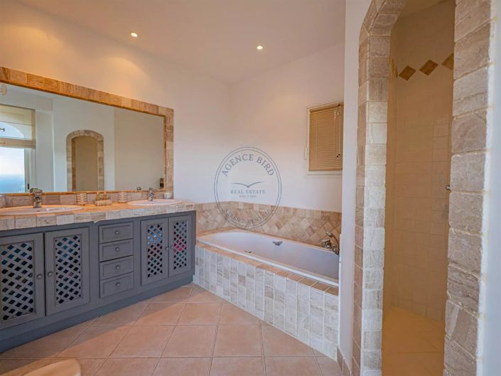 Image No.8-5 Bed House for sale