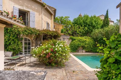 1 - Mollégès, House