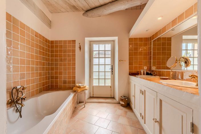 Image No.12-5 Bed House for sale