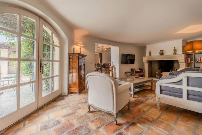 Image No.6-5 Bed House for sale