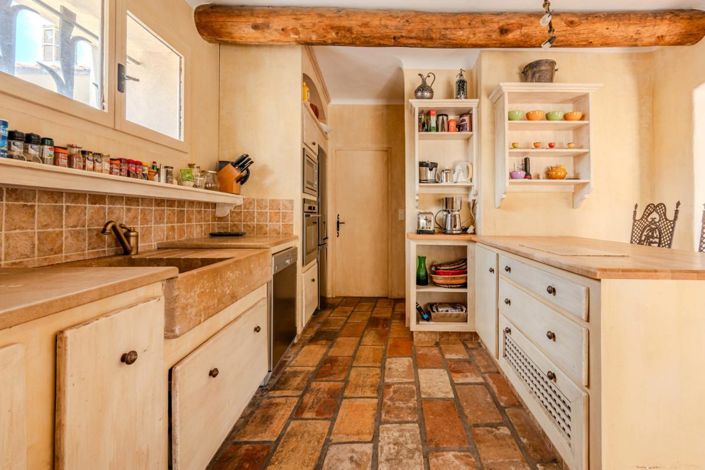 Image No.8-5 Bed House for sale