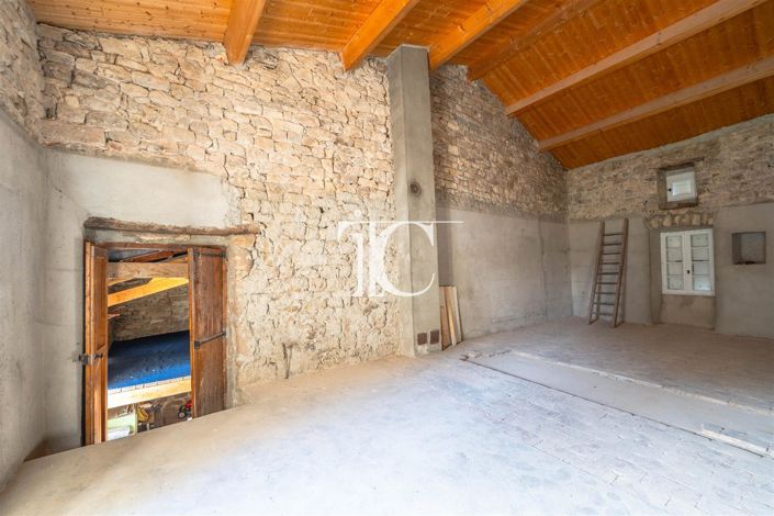 Image No.20-5 Bed House for sale