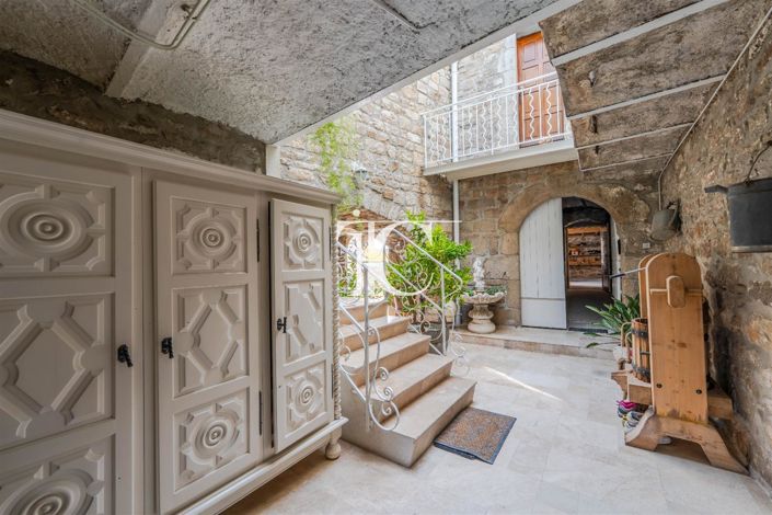 Image No.3-5 Bed House for sale