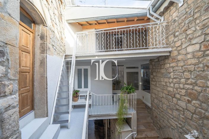 Image No.6-5 Bed House for sale