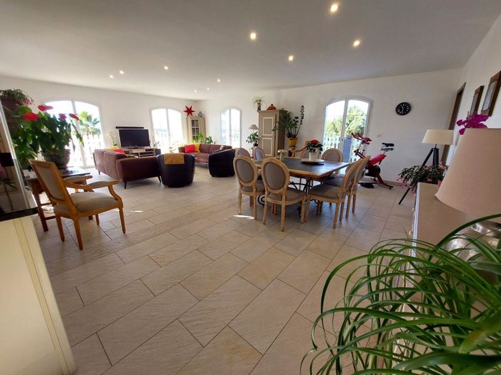 Image No.4-Maison de 4 chambres à vendre à Arnaud-Guilhem