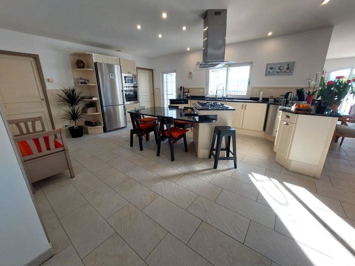 Image No.7-Maison de 4 chambres à vendre à Arnaud-Guilhem