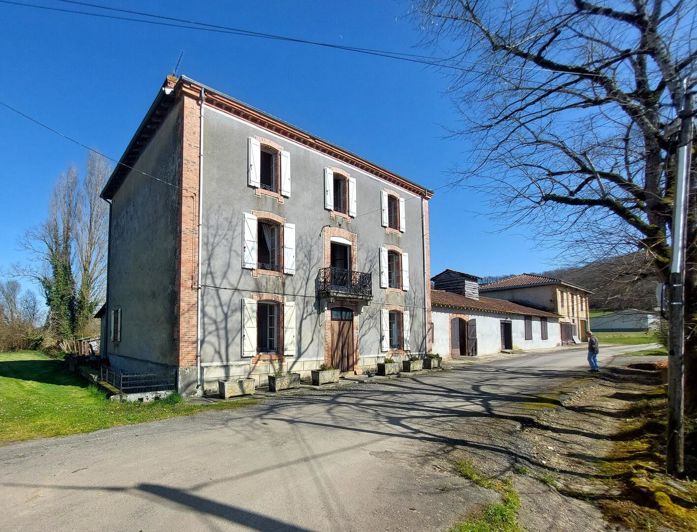 Image No.1-8 Bed House for sale