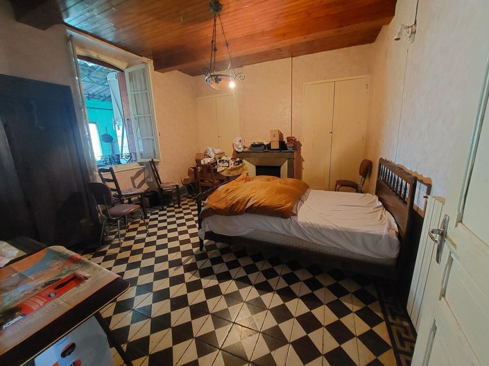 Image No.10-8 Bed House for sale