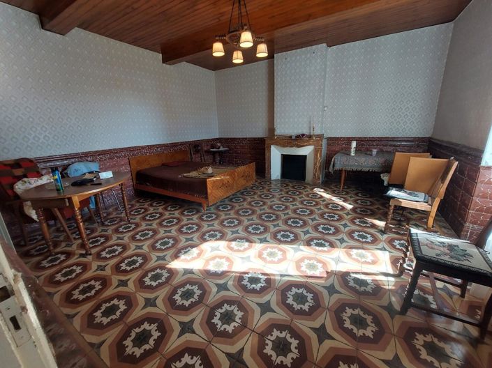 Image No.5-8 Bed House for sale