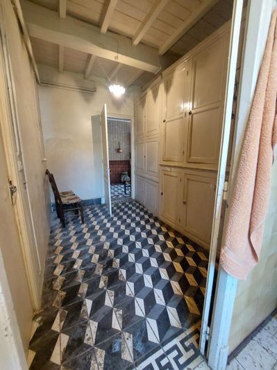 Image No.8-8 Bed House for sale