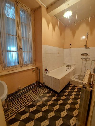 Image No.9-8 Bed House for sale