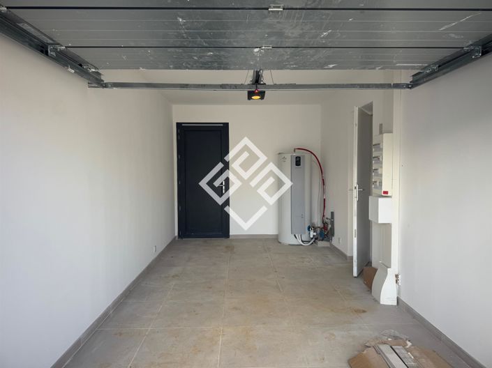 Image No.10-3 Bed House for sale