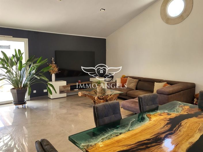 Image No.2-5 Bed House for sale