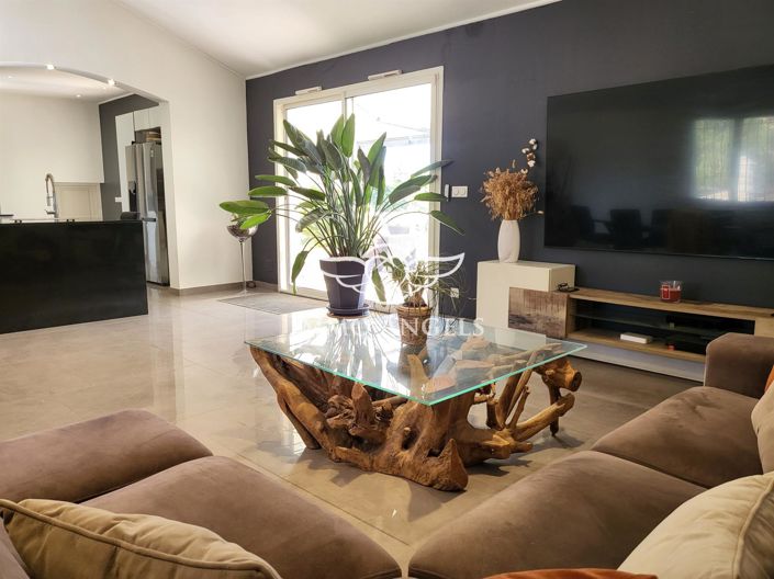 Image No.3-5 Bed House for sale