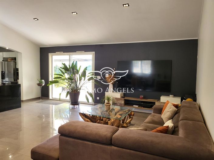 Image No.4-5 Bed House for sale